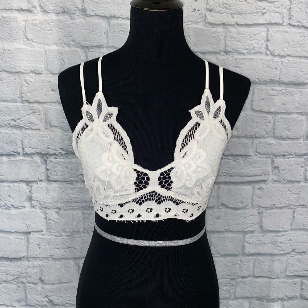 Francesca’s lace criss cross back bralette w/4 adjustable straps white sz Med